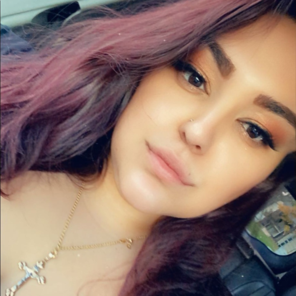 Meet your Posher, Adelia